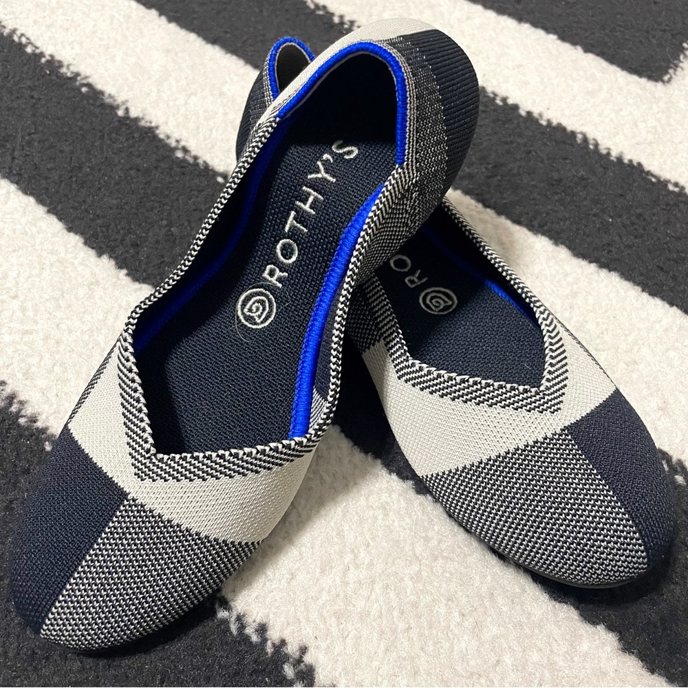 Rothy’s • the flat retired buffalo plaid round cap toe black white slip on sz 8